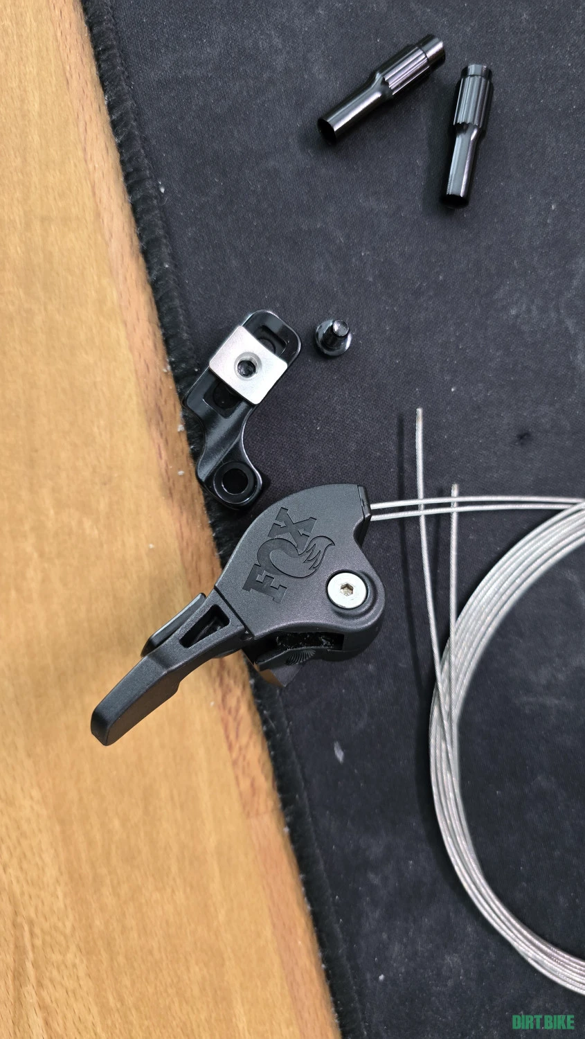 1. Fox Racing Shox 3 Position prindere I-Spec 2 cabluri