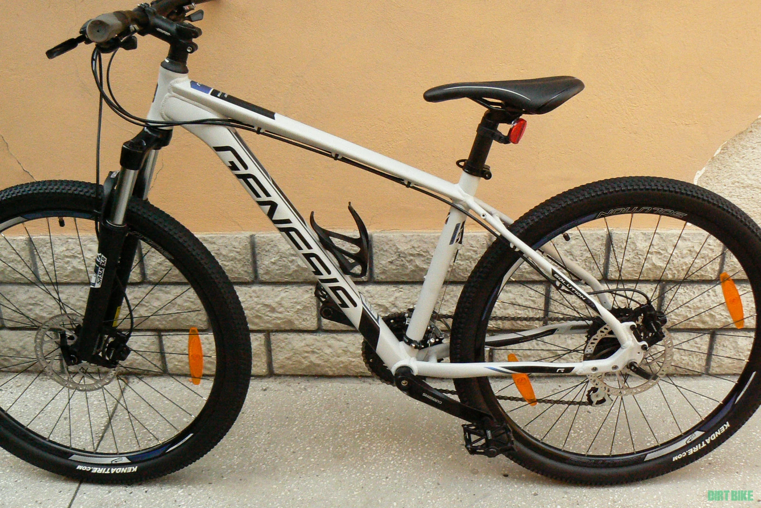1. Bicicleta mountain bike Genesis
