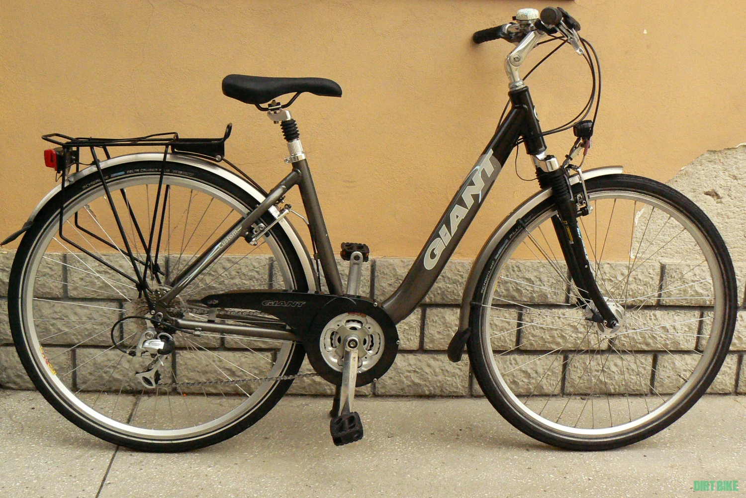 1. Bicicleta trekking Giant