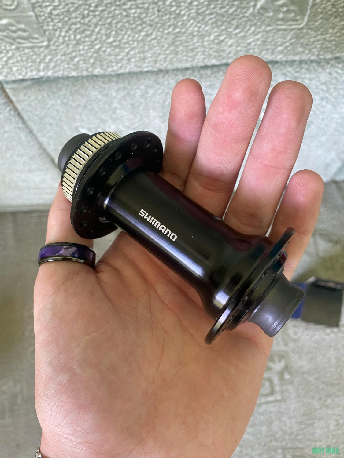 1. Vand butuc shimano thru axel nou