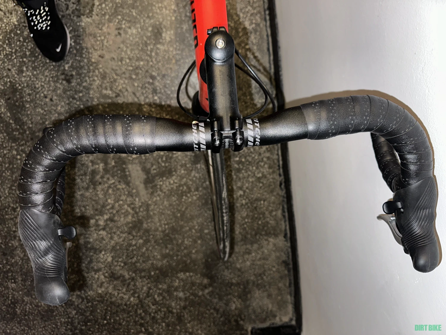 6. Vând cursieră Specialized Allez 2014, aluminiu, mărime 54/L, echipare Campagnolo Veloce 10 viteze