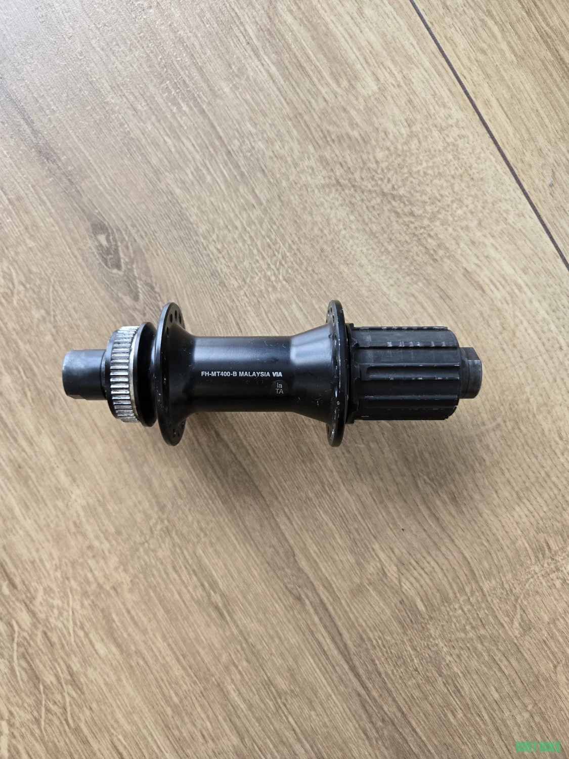 1. Butuc spate Shimano FH-MT400-B HG