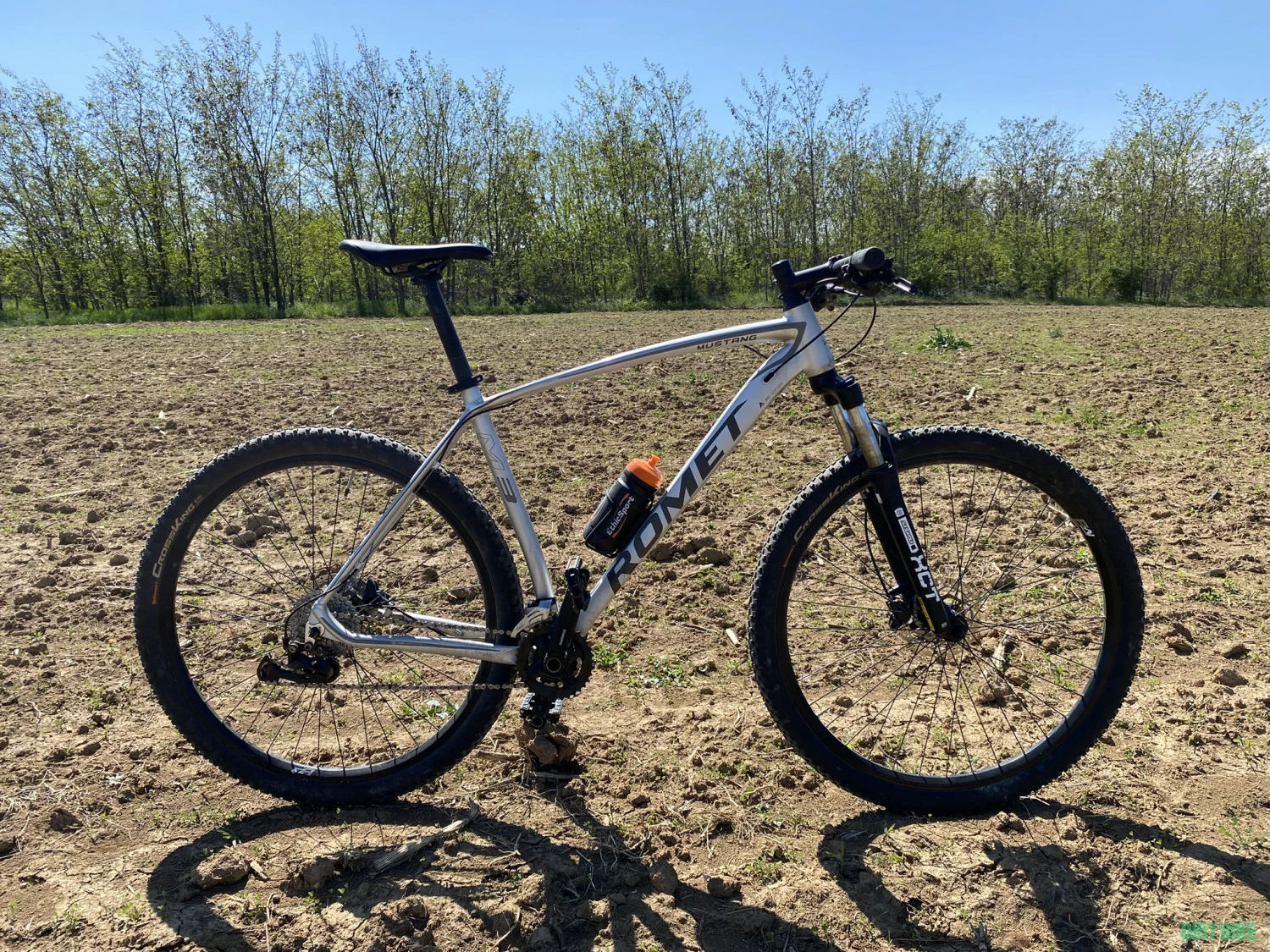 1. Vand sau schimb MTB Romet Mustang M3 luata de noua