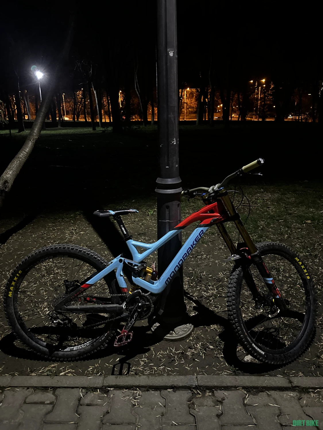 3. Mondraker Summum Carbon Pro Team L