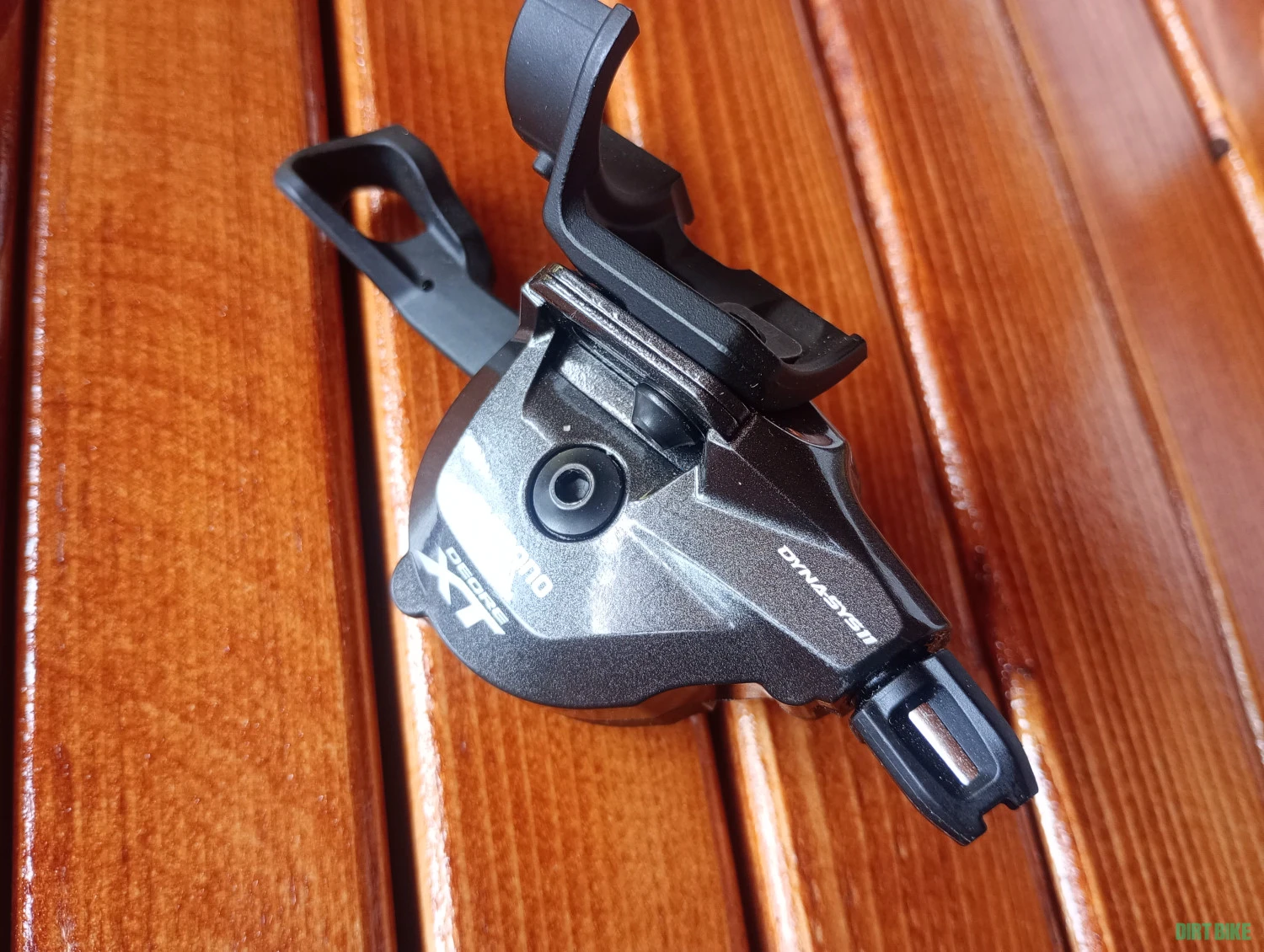 1. Maneta Shimano XT dyna-sys 11...... reținut