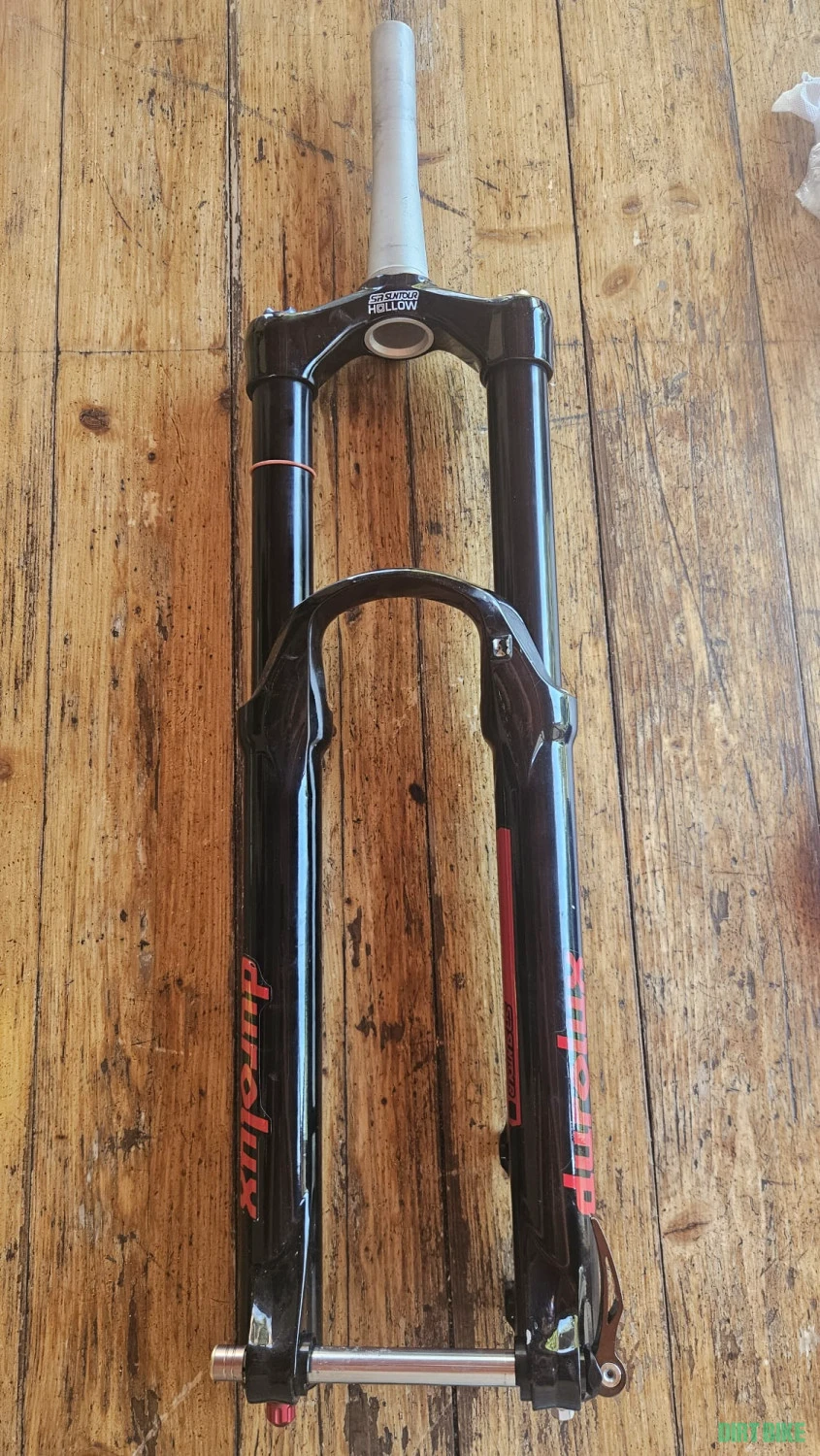 1. Furca srSunttour durolux 180mm