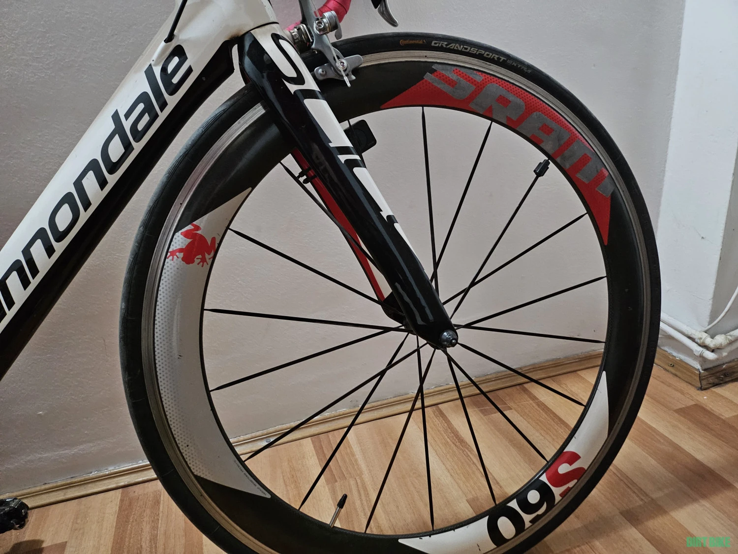 4. De vanzare cursiera Cannondale