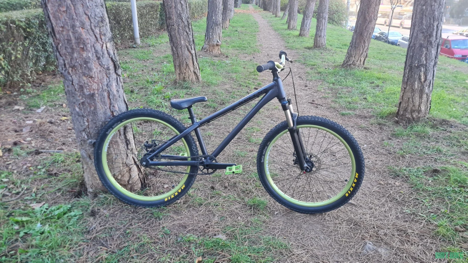1. Bicicleta Dirt Jumper Kellys Whip 30