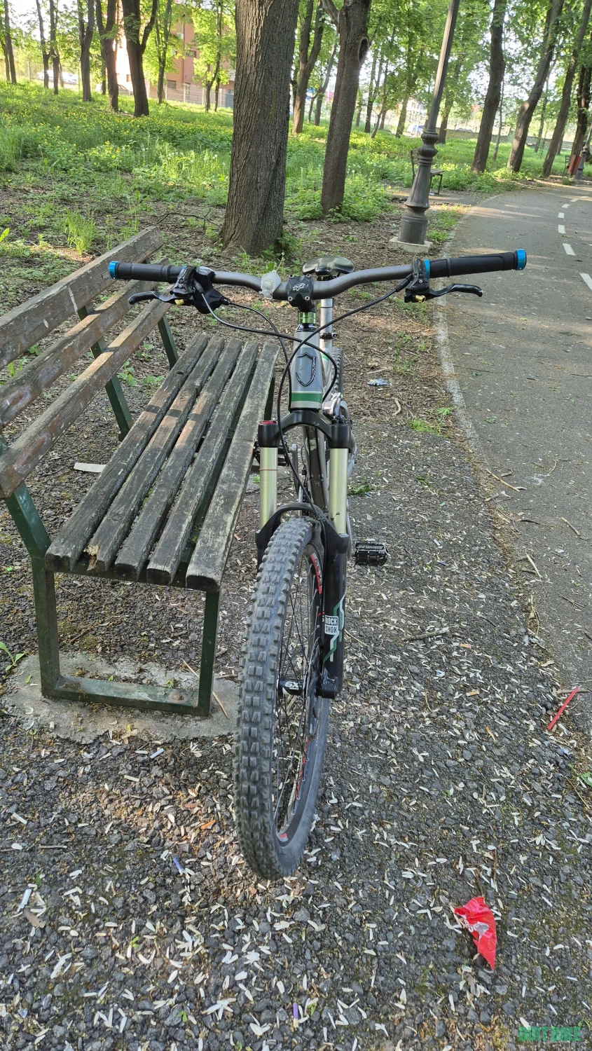 1. Bicicleta full suspesnion enduro Norco Range 2 26'