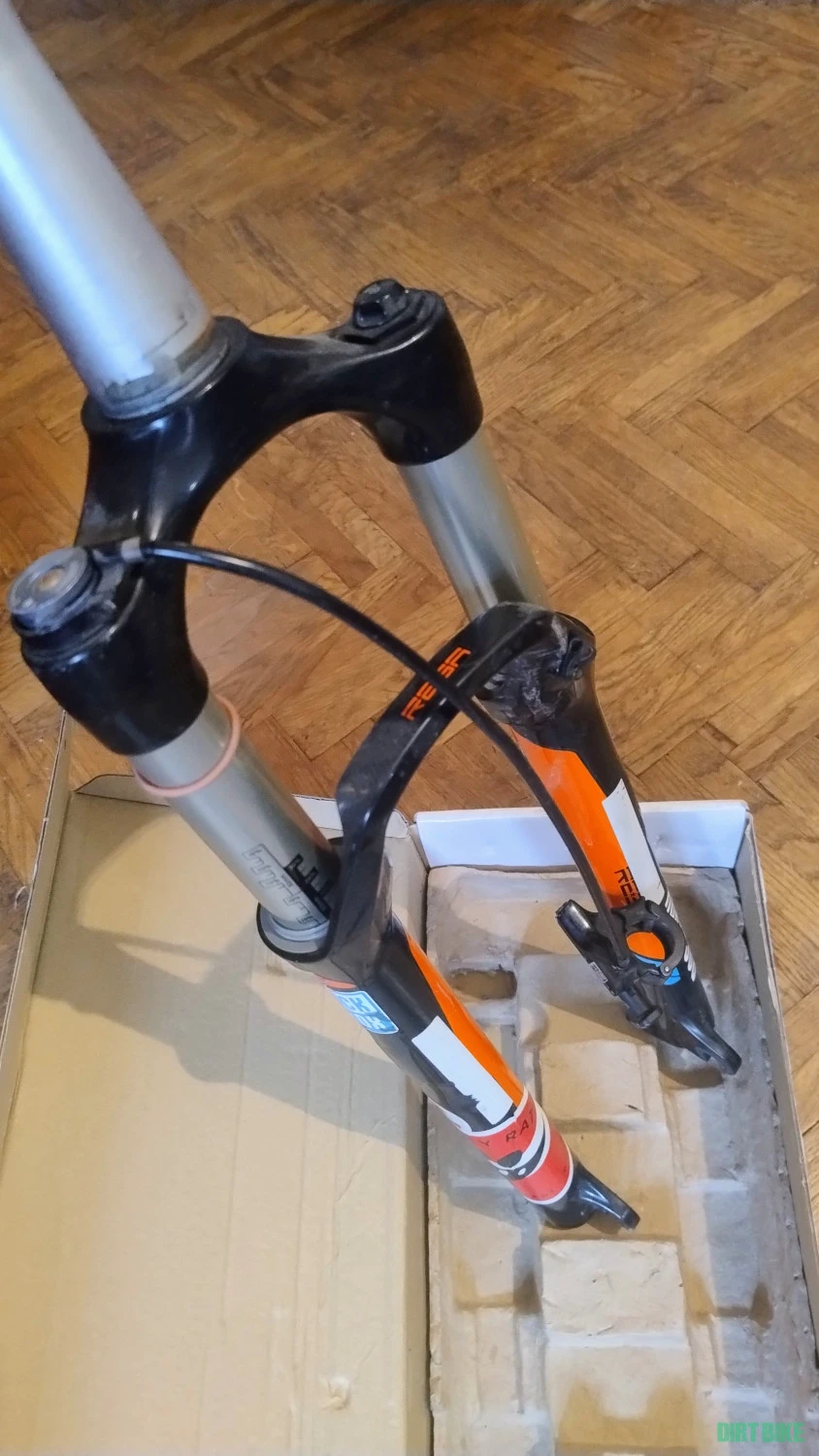 3. Furca RockShox Reba RL 29 100 mm