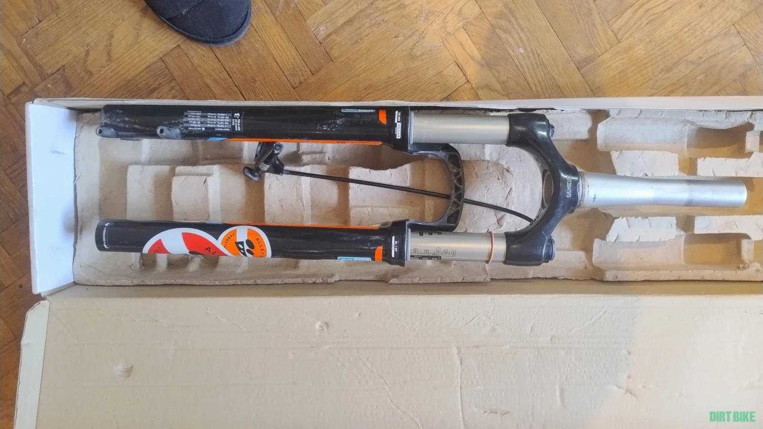 1. Furca RockShox Reba RL 29 100 mm