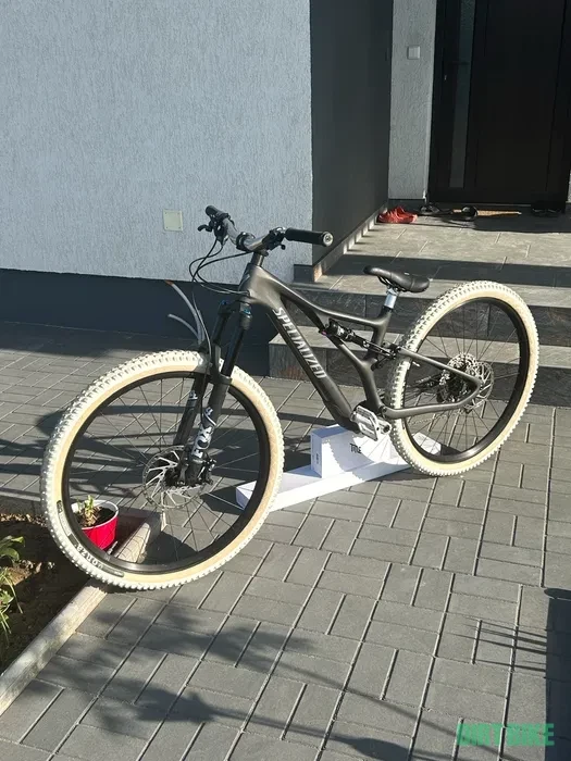 1. Specialized Stumpjumper comp 2023 custom
