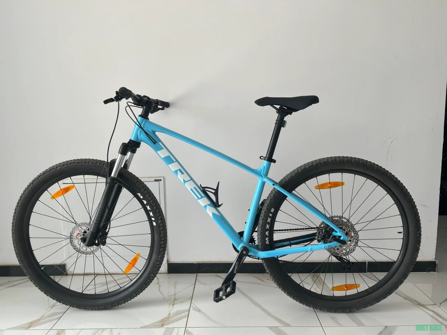 1. Bicicletă MTB Trek Marlin 7, mărimea M, roți 29”