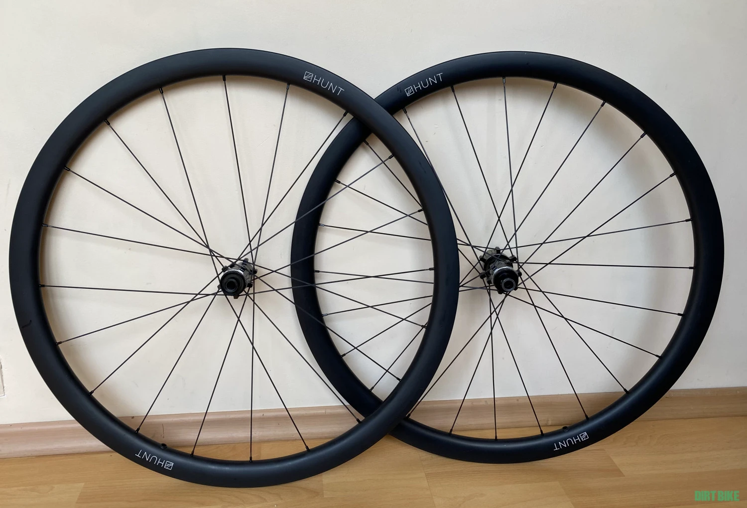 1. Roti carbon Hunt Aero 35 Disc 1412g