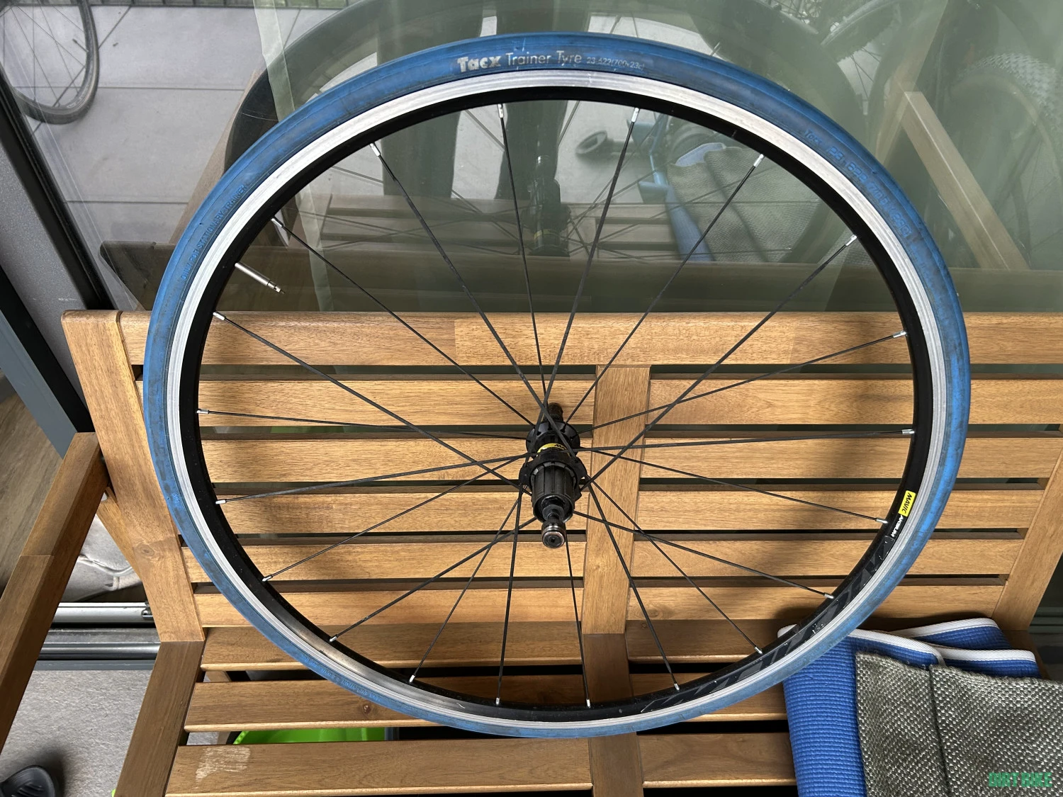 1. Roata spate Mavic Aksium
