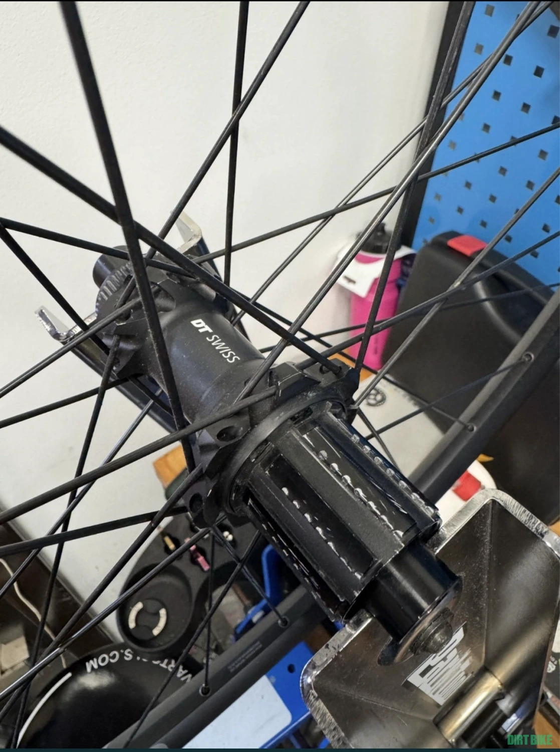 3. Roata Spate DTSwiss X1900, Janta si spitele sunt noi noute, nefolosite