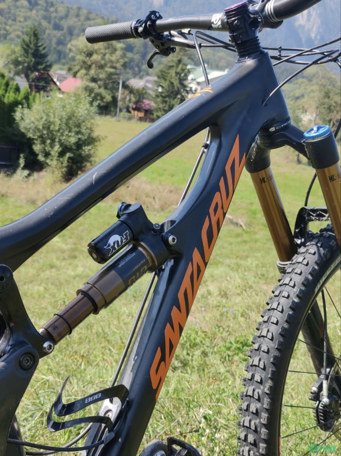 1. Santa Cruz Nomad CC