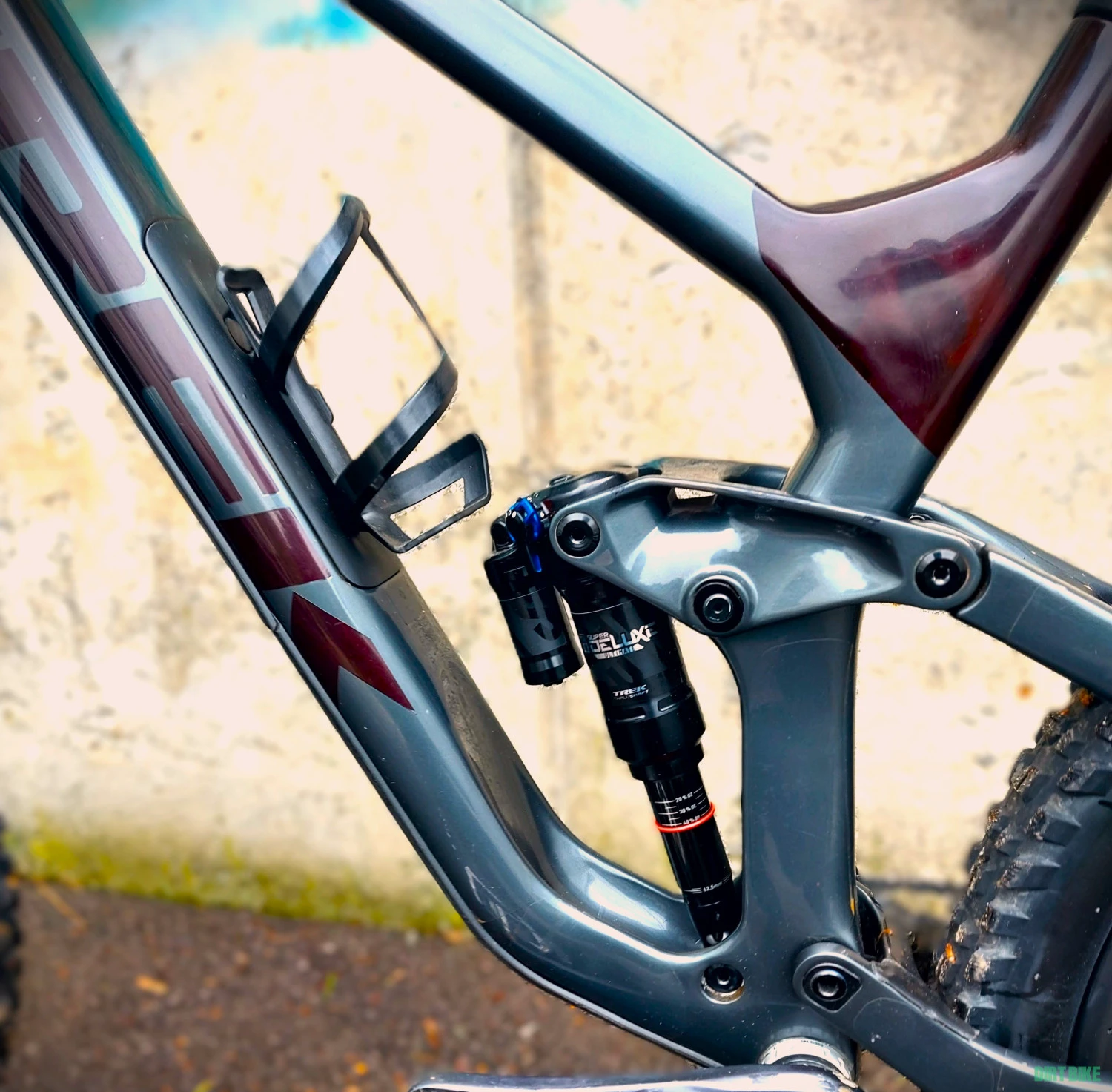 1. Trek Slash 9.8 Full Carbon
