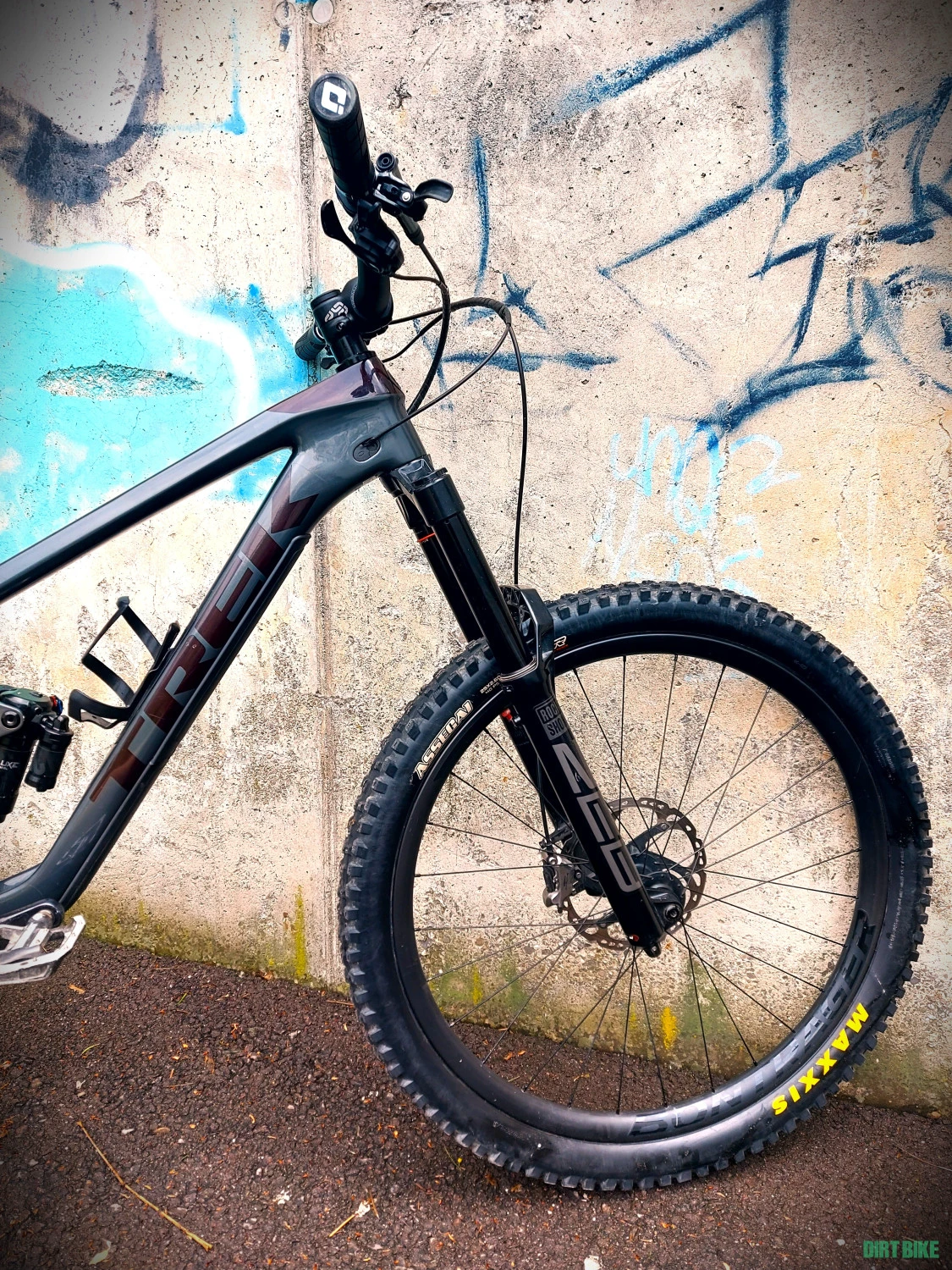 9. Trek Slash 9.8 Full Carbon