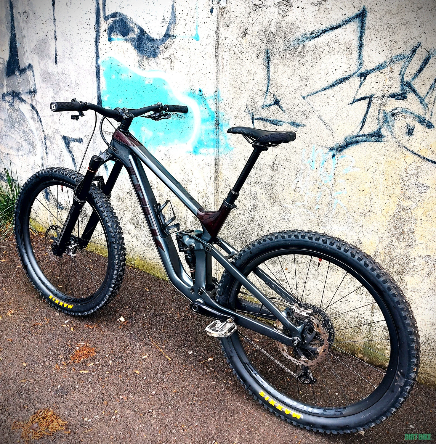 10. Trek Slash 9.8 Full Carbon