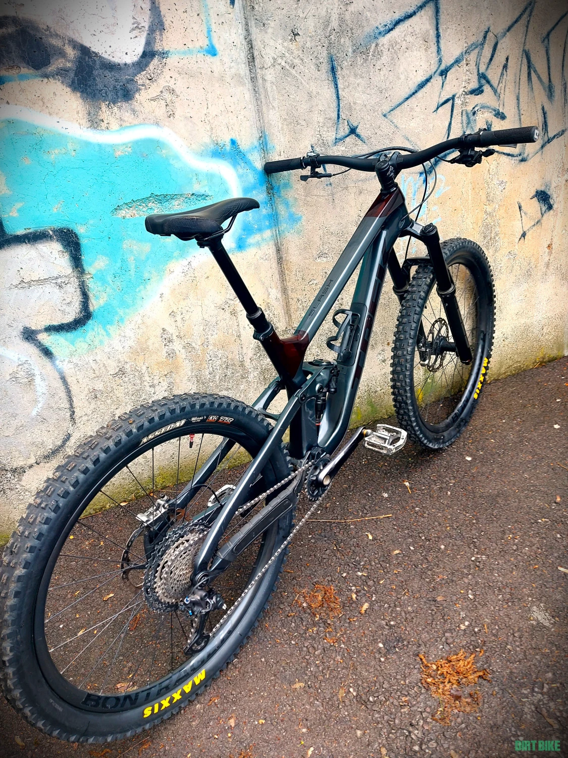7. Trek Slash 9.8 Full Carbon