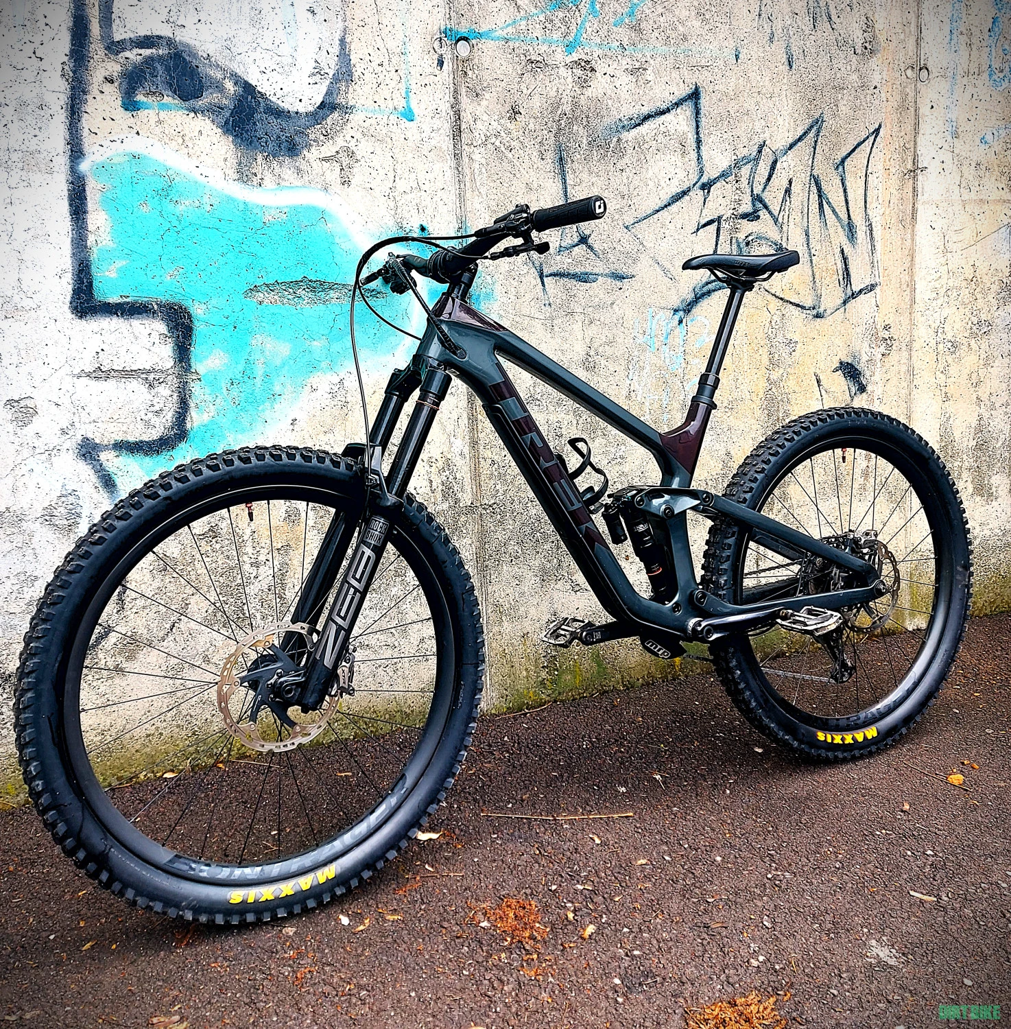 8. Trek Slash 9.8 Full Carbon