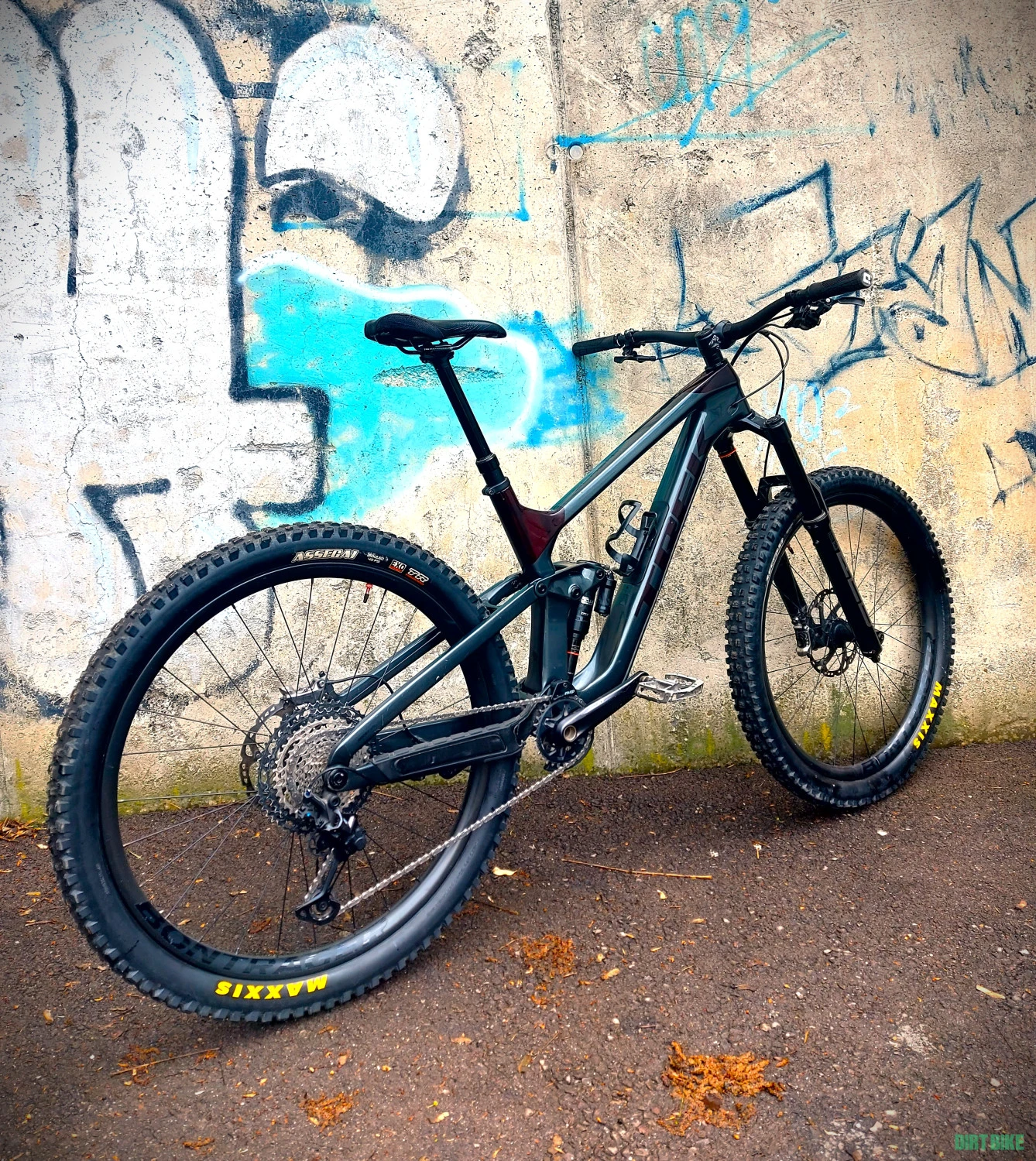 6. Trek Slash 9.8 Full Carbon