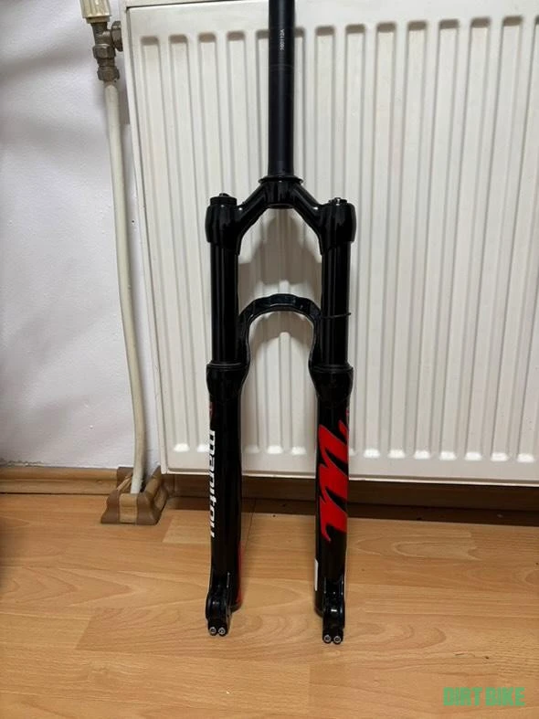 1. Furca manitou circus expert 140mm, 26