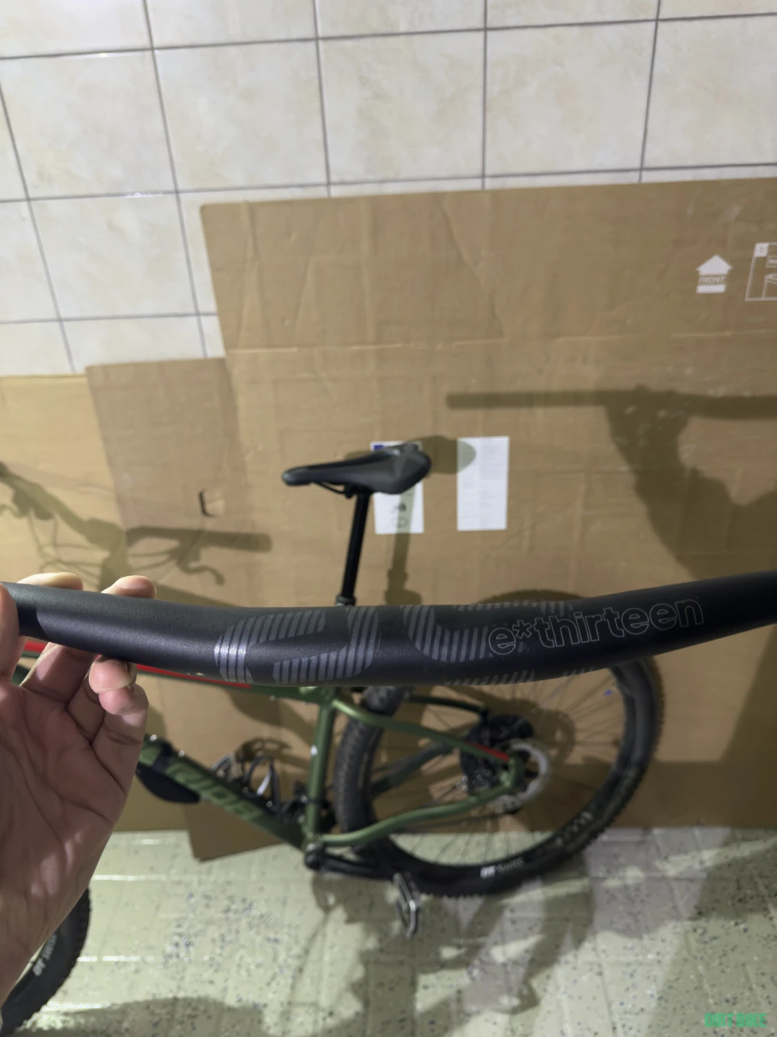 2. Ghidon e*thirteen Plus Handlebar folosit cu urme normale de uzura.