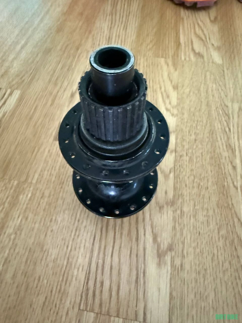 2. Butuc roata spate sunringle caseta shimano microspline