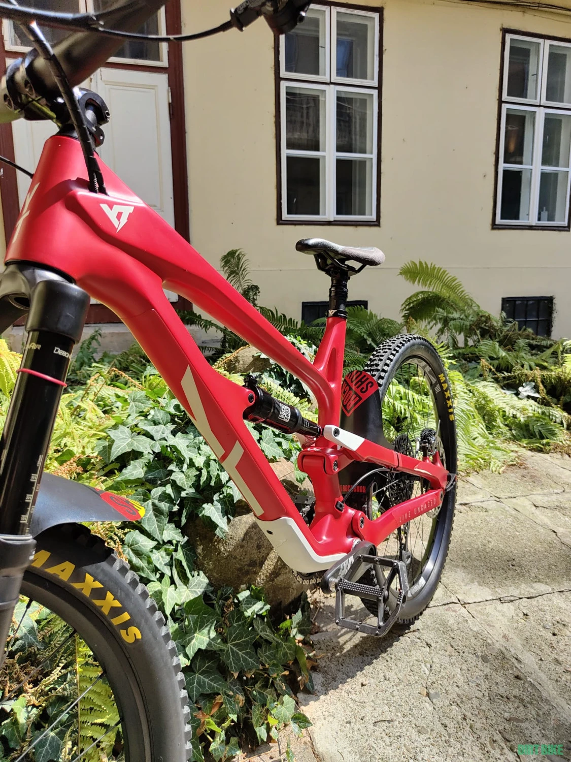 1. YT Jeffsy carbon 27.5