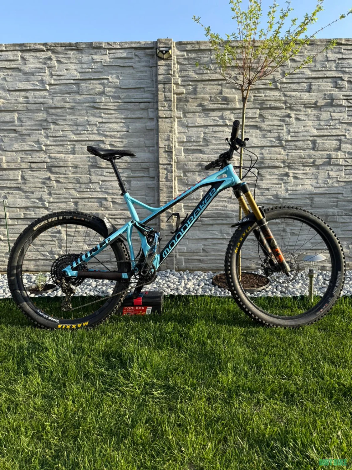 1. Mondraker Dune R