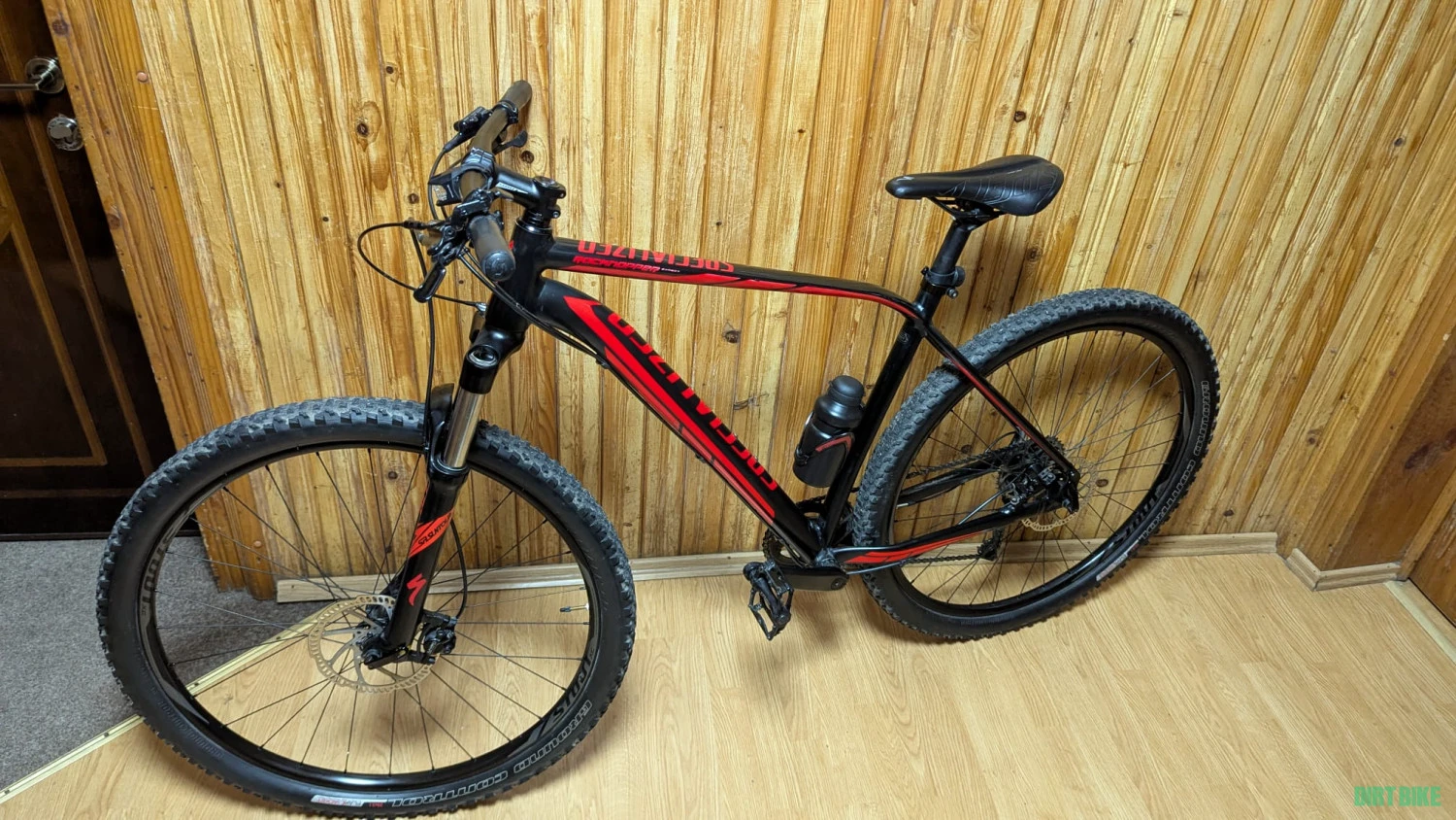 1. S-a furat din TIMISOARA bicicleta tip mtb Specialized Rockhopper Expert, roti de 29, cadru mare, culoare rosu/negru.