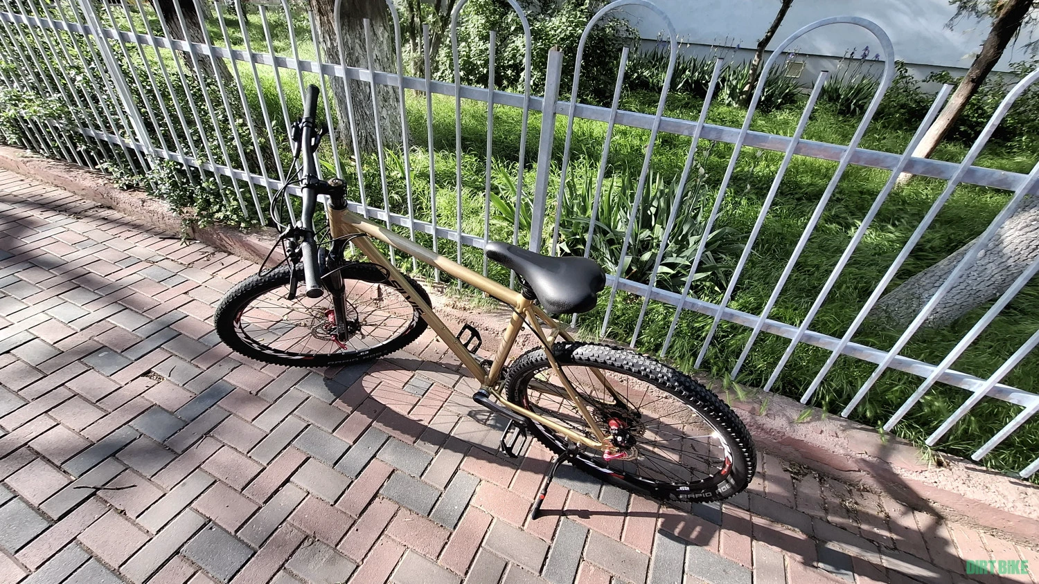1. Bicicletă MTB 29inch,furcă rockshox , trasmisie 1x11, L