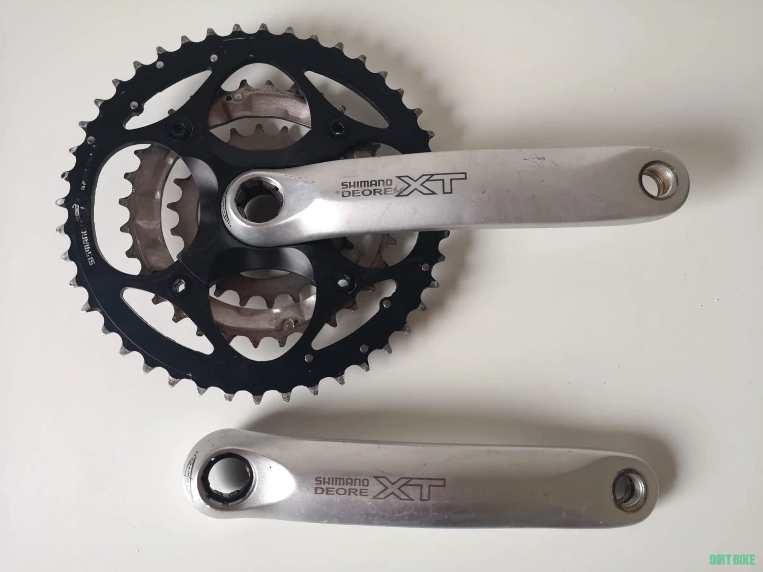 1. Vand pedalier Shimano XT M751
