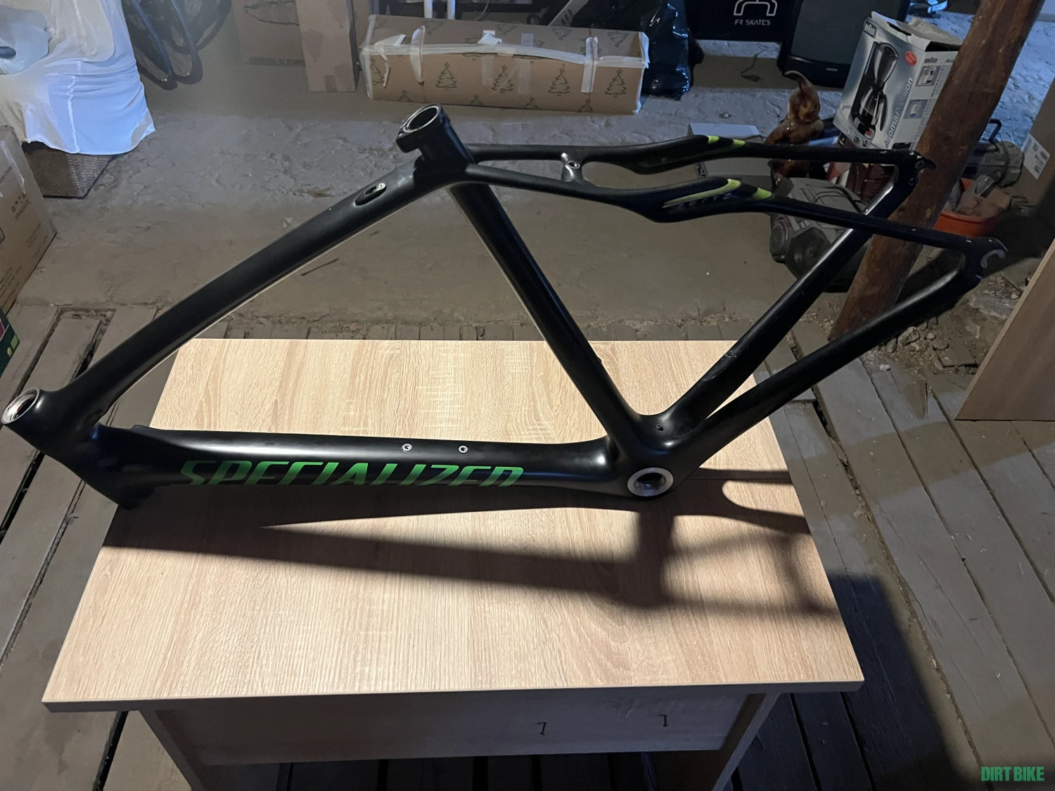 4. Vand cadru de carbon lovit