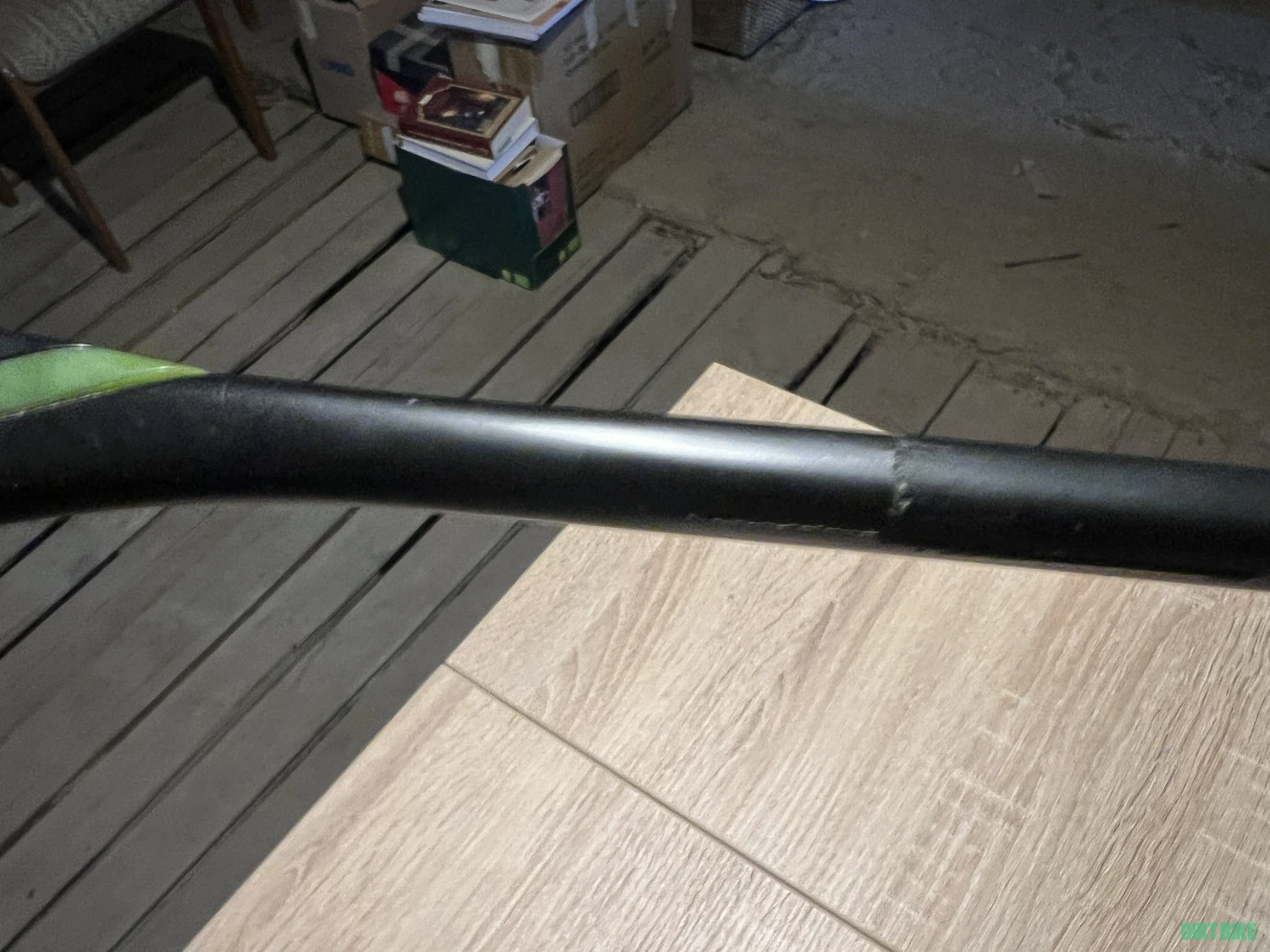 7. Vand cadru de carbon lovit