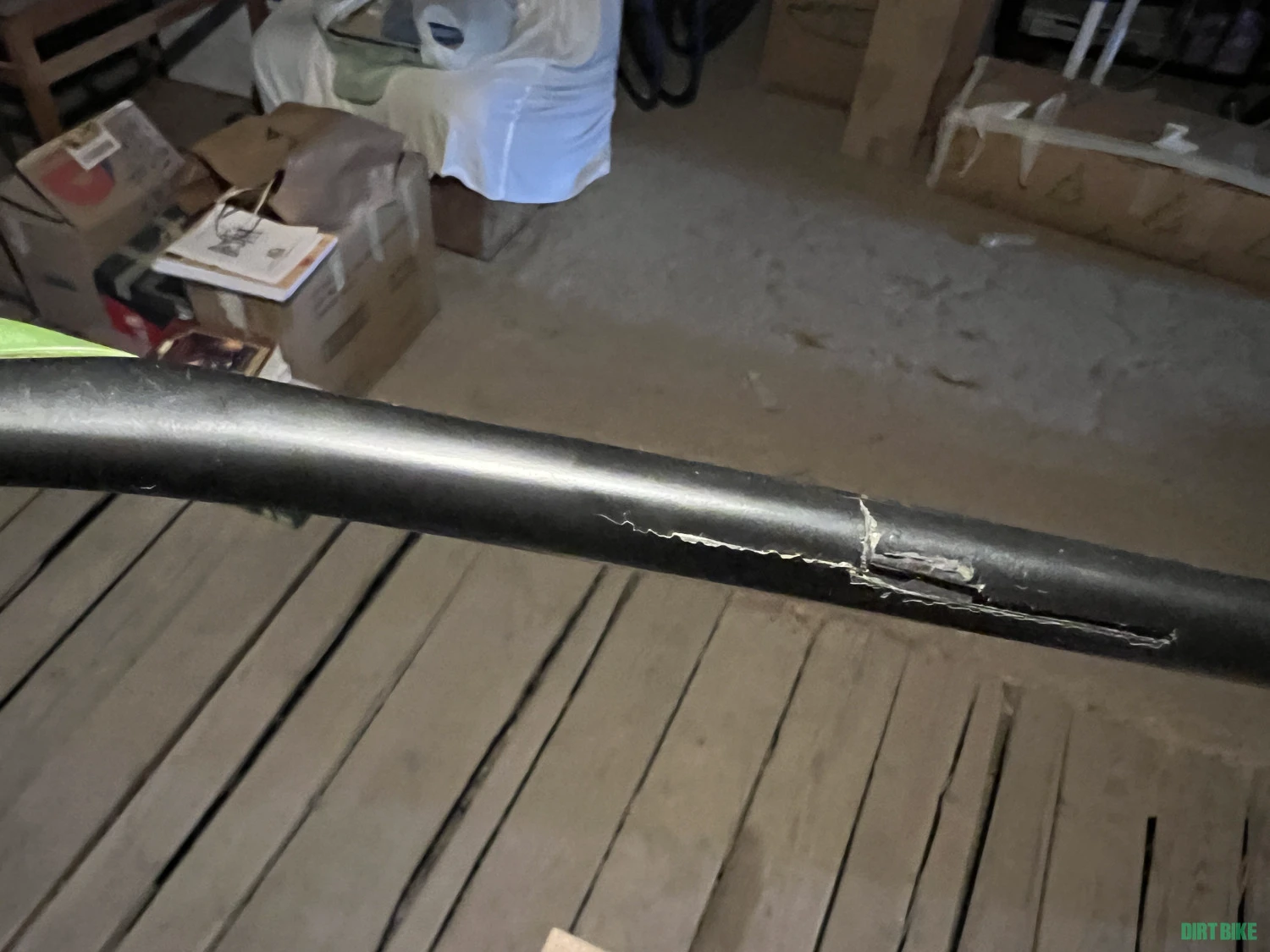 2. Vand cadru de carbon lovit