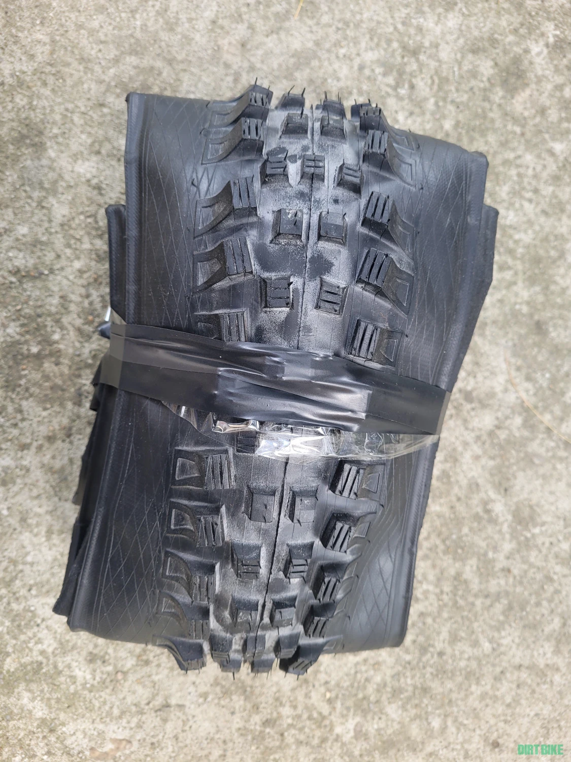 1. Schwalbe Magic Mary 26x2.35 Evo TrailStar - pliabil