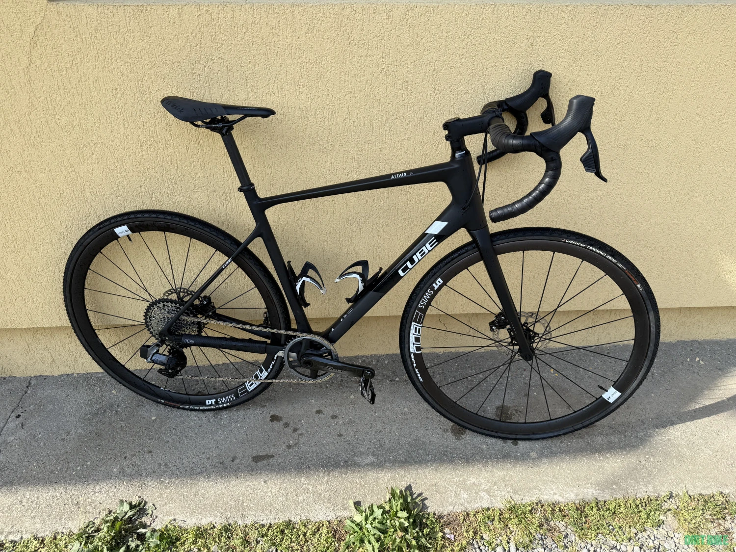 1. Cube Attain GTC SL, carbon, marime 56