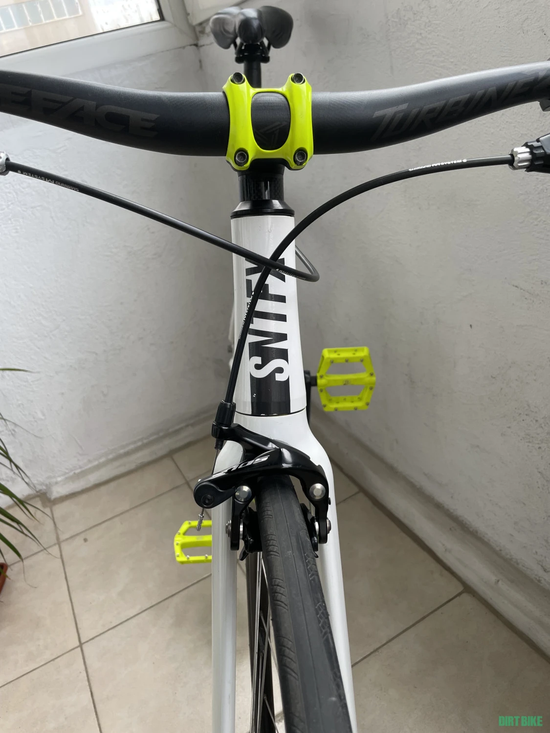 1. Bicicletă Single Speed Santa Fixie