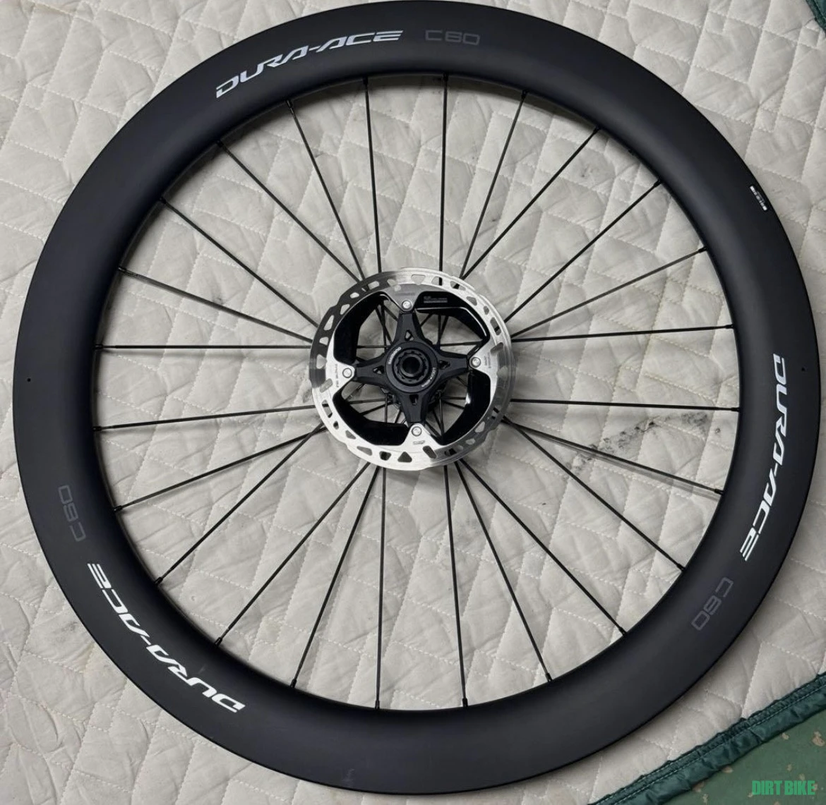 3. Roți carbon Disc NOI Shimano Dura-Ace 9270 C60 Tubeless Ready