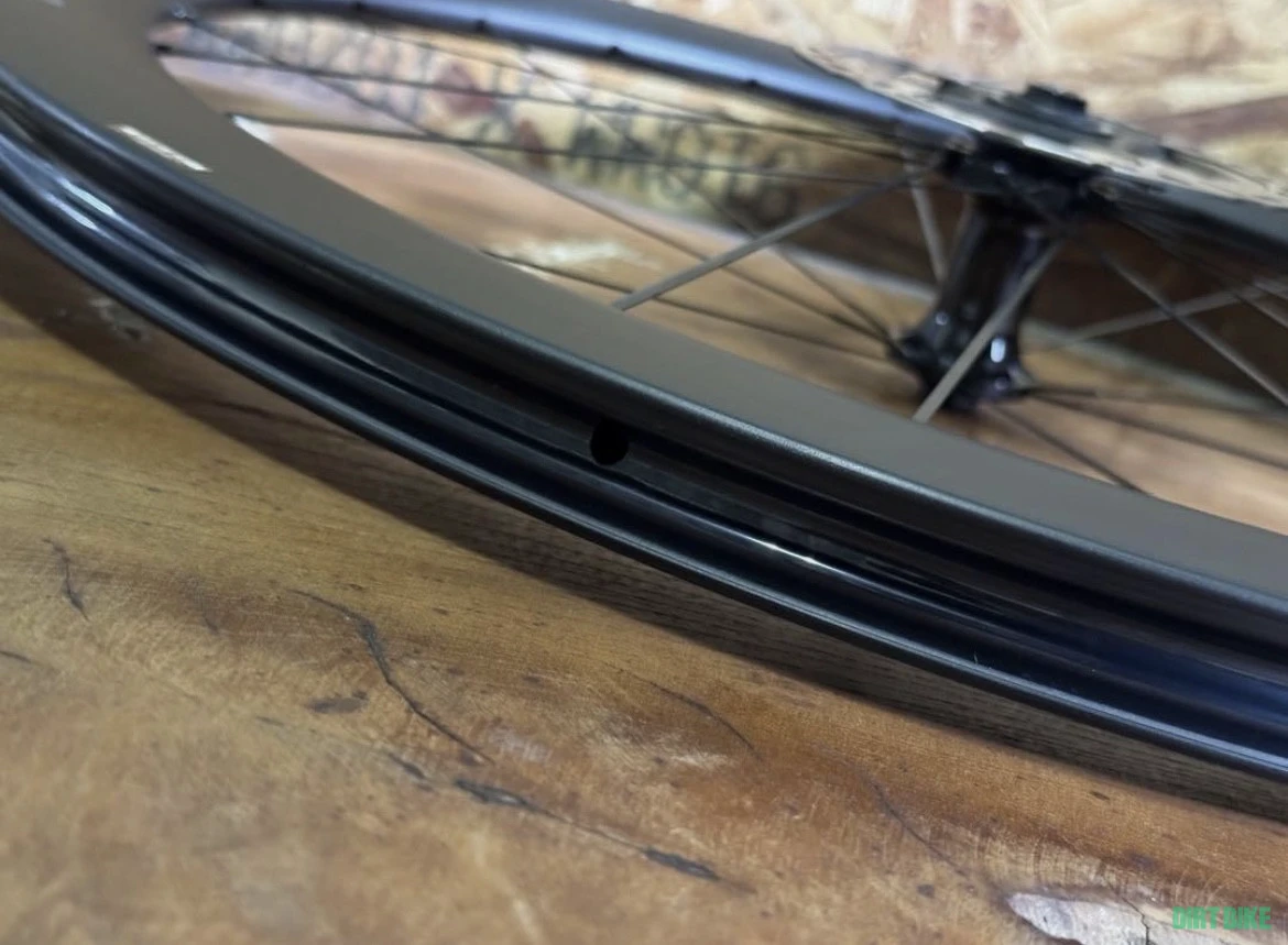4. Roți carbon Disc NOI Shimano Dura-Ace 9270 C60 Tubeless Ready