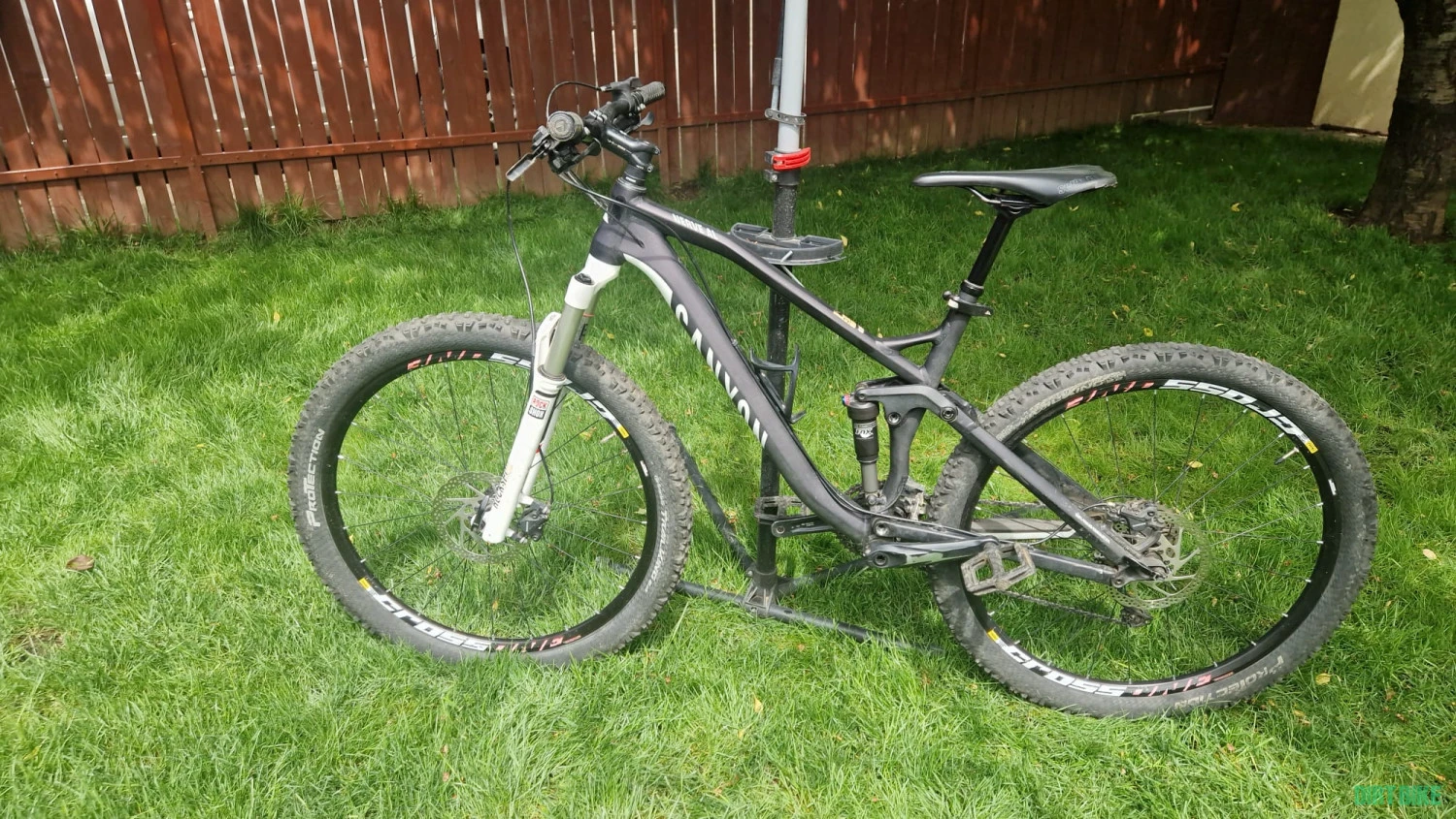 1. Canyon Nerve AL - marime M