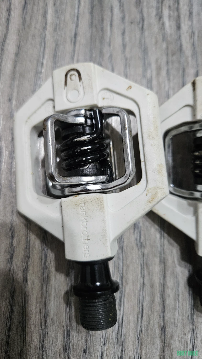 2. Pedale Crankbrothers Candy 1 Albe
