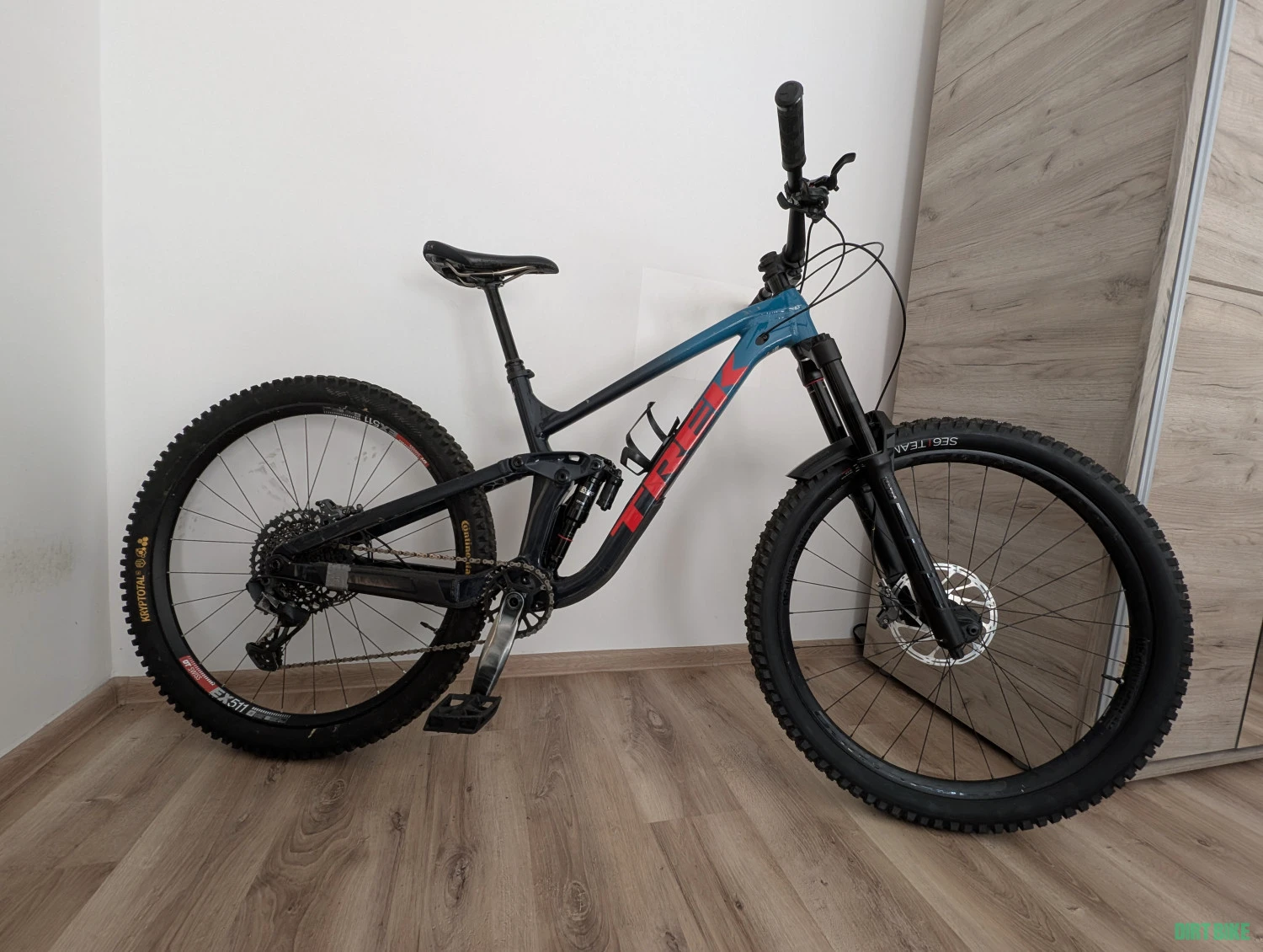 1. Bicicleta Enduro Trek Slash