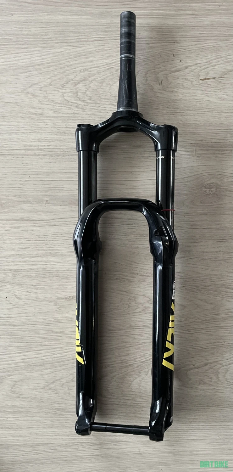 1. Furcă Rockshox Lyrik 29