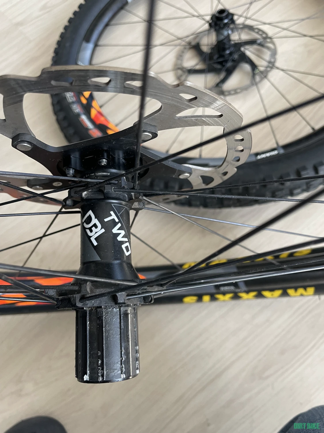 3. Roti carbon Giant trx1