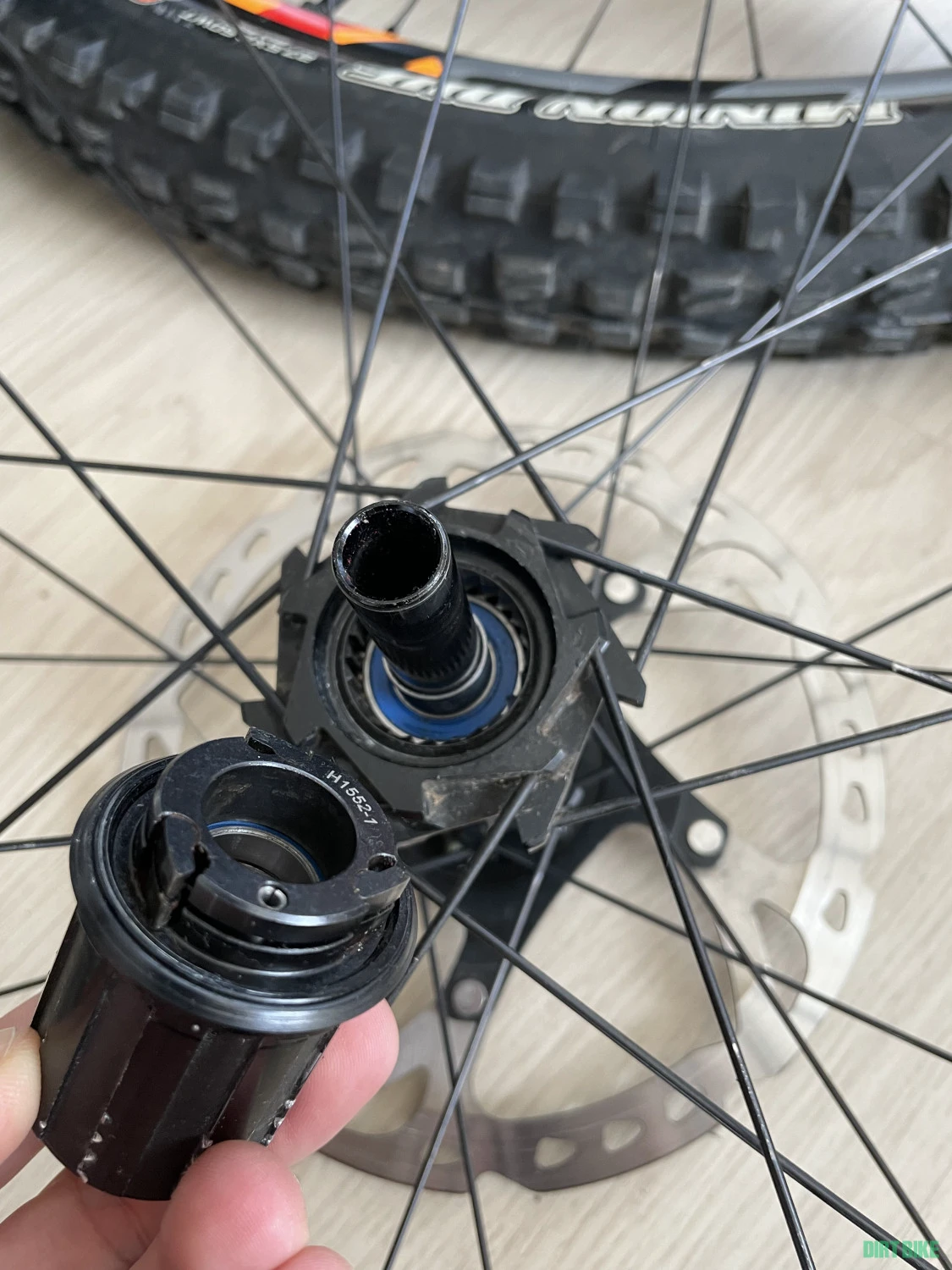 4. Roti carbon Giant trx1