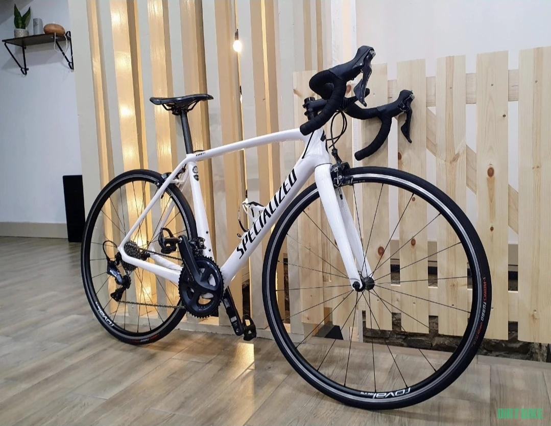 1. Vând bicicleta Specialized Tarmac 54 cm